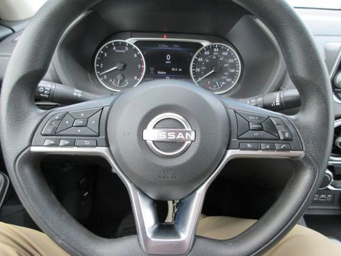 Used 2025 Nissan Sentra SV FWD image 22