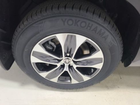 Used 2023 Toyota Highlander XLE AWD/4WD image 39