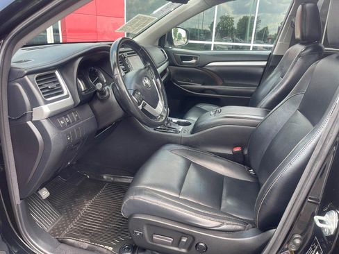 Used 2018 Toyota Highlander XLE AWD/4WD image 23