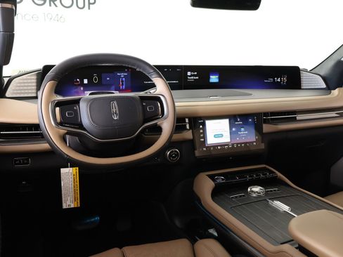 New 2026 Lincoln Navigator L Black Label AWD/4WD image 2