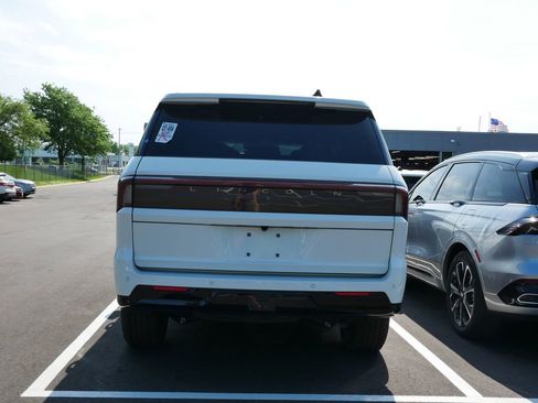 Used 2026 Lincoln Navigator Reserve w/ Jet Appearance Package AWD/4WD image 4