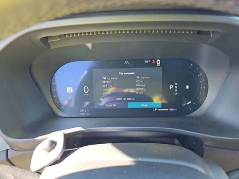 Used 2025 Volvo XC40 B5 Plus AWD/4WD image 9