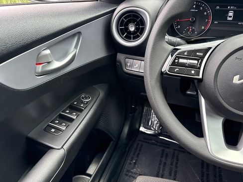 Used 2024 Kia Forte LXS w/ LXS Technology Package FWD image 22
