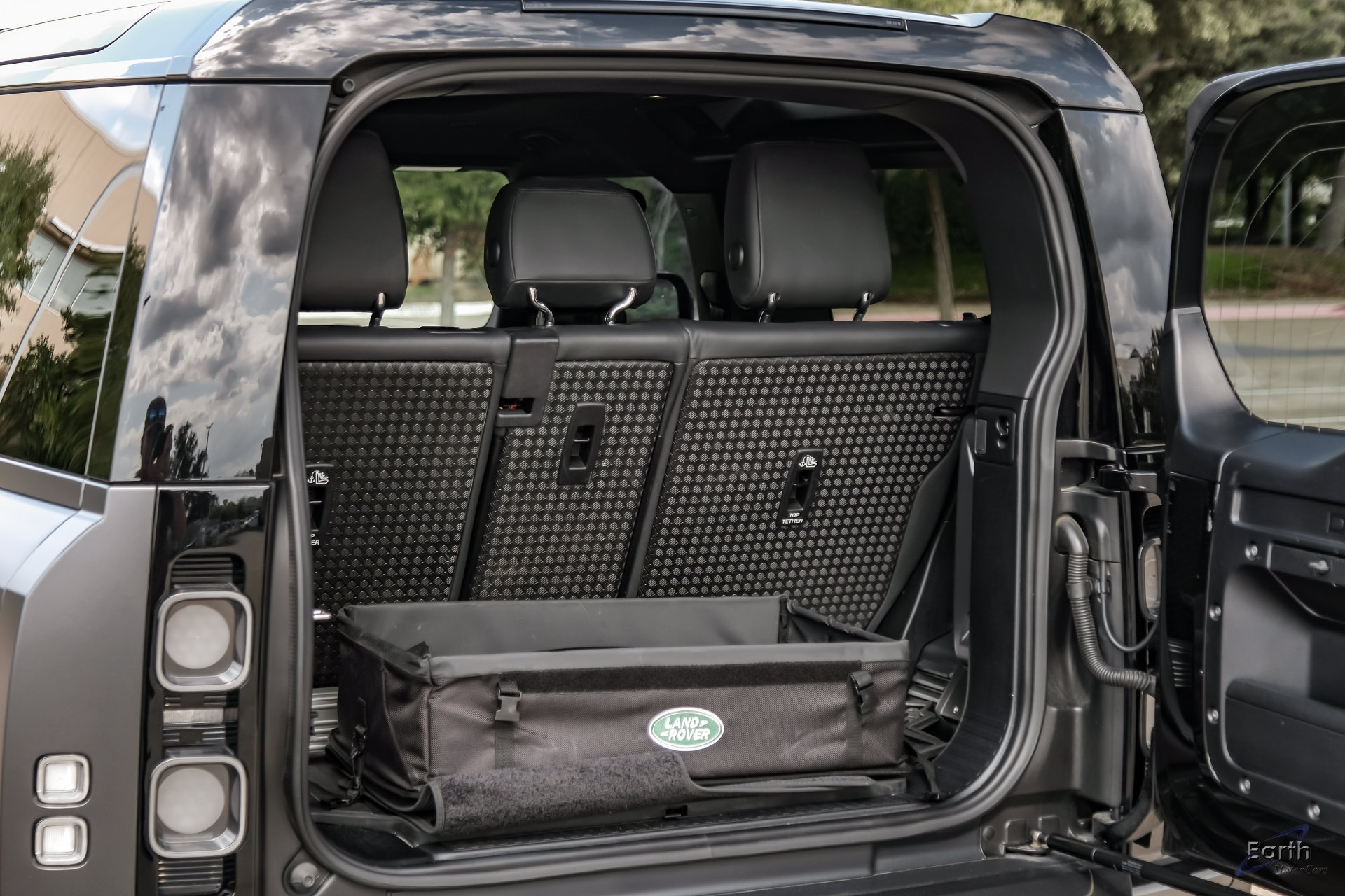 Used 2023 Land Rover Defender 90 V8 AWD/4WD image 92