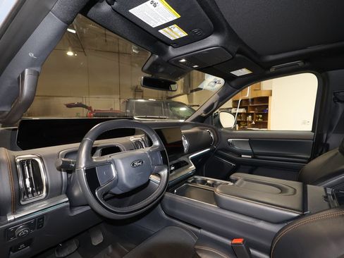 Used 2025 Ford Expedition Tremor AWD/4WD image 9