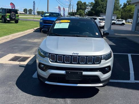 Used 2024 Jeep Compass Limited AWD/4WD image 5