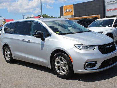 Used 2024 Chrysler Pacifica Limited