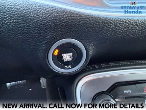 Used 2019 Dodge Challenger R/T w/ Driver Convenience Group RWD image 10