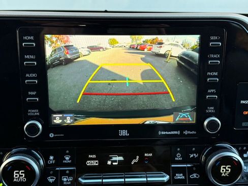 Used 2020 Toyota Highlander Limited AWD/4WD image 30