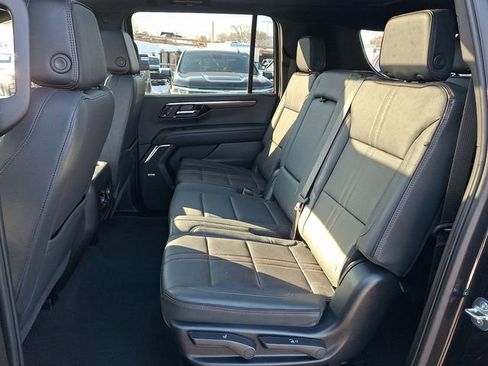 Used 2025 Chevrolet Suburban High Country w/ Sun And Tow Package AWD/4WD image 17