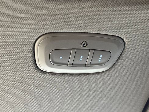 Used 2019 RAM 1500 Laramie AWD/4WD image 42
