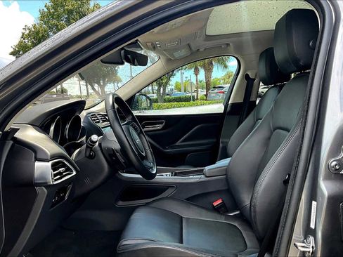 Used 2019 Jaguar F-PACE Premium image 13