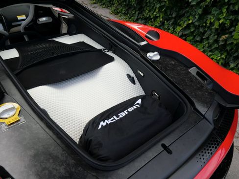 Used 2023 McLaren GT RWD image 17