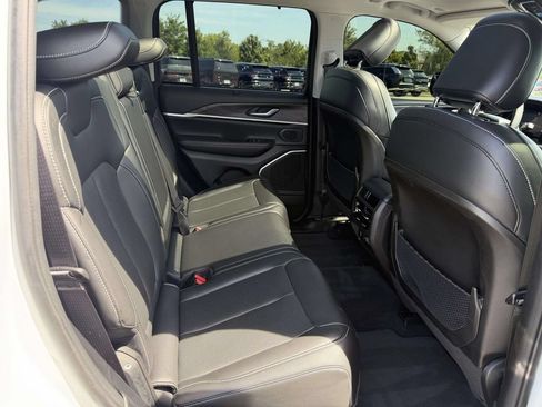 Used 2023 Jeep Grand Cherokee Limited w/ Luxury Tech Group II AWD/4WD image 25