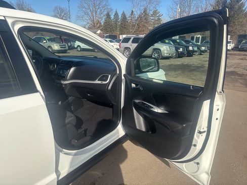 Used 2016 Dodge Journey SXT w/ Comfort/Convenience Group image 17