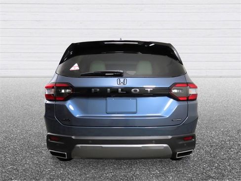New 2026 Honda Pilot Touring image 4
