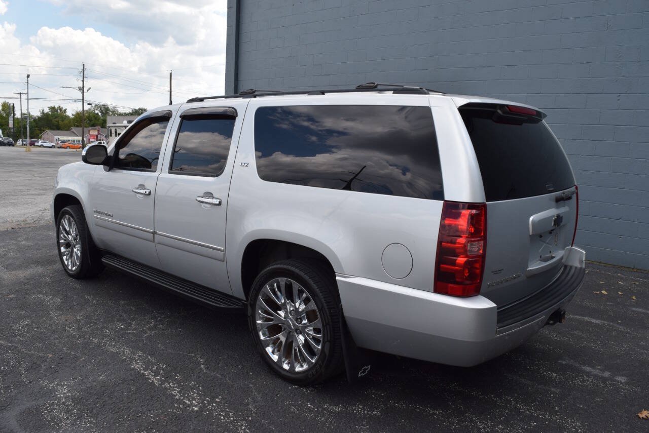 Used 2014 Chevrolet Suburban LTZ RWD image 10