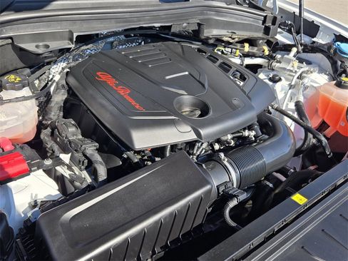 Used 2022 Alfa Romeo Stelvio Sprint image 19