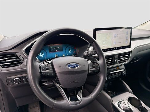 Used 2023 Ford Escape Platinum image 9