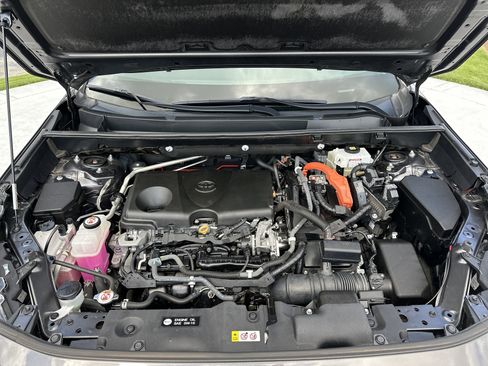 Used 2021 Toyota RAV4 XLE AWD/4WD image 34