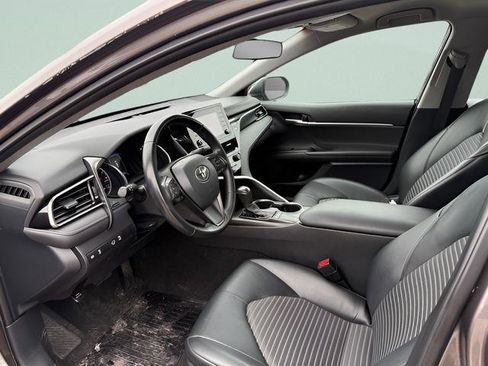 Used 2023 Toyota Camry SE FWD image 4