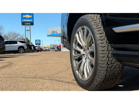 Used 2021 GMC Yukon Denali w/ Denali Premium Package image 8