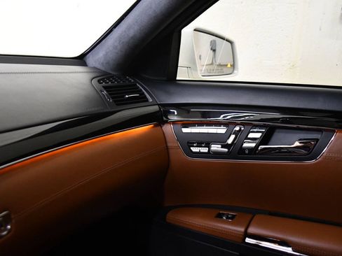 Used 2013 Mercedes-Benz S 63 AMG image 22