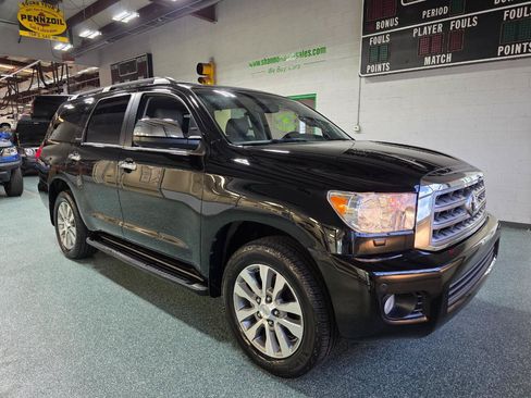 Used 2017 Toyota Sequoia Limited AWD/4WD image 4
