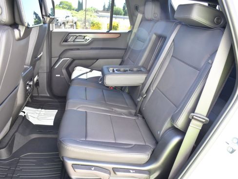 Used 2026 GMC Yukon Denali w/ Advanced Technology Package AWD/4WD image 19