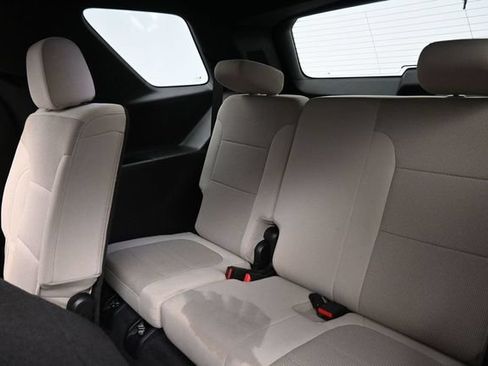Used 2022 Chevrolet Traverse LS FWD image 21