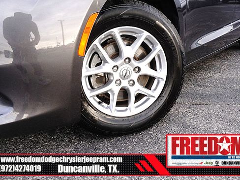 Used 2023 Chrysler Voyager LX image 9