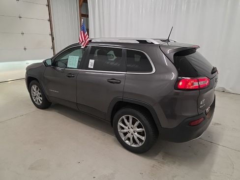 Used 2018 Jeep Cherokee Limited AWD/4WD image 3