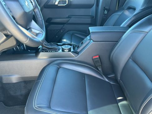 Used 2025 Ford Bronco Outer Banks AWD/4WD image 13