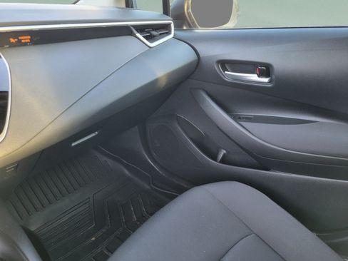 Used 2021 Toyota Corolla LE FWD image 19