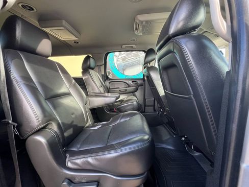 Used 2014 Chevrolet Suburban LT image 23