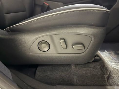 Used 2025 Buick Enclave Preferred w/ Power Package AWD/4WD image 34
