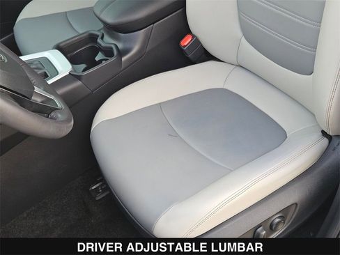 Used 2020 Toyota RAV4 XLE Premium image 16