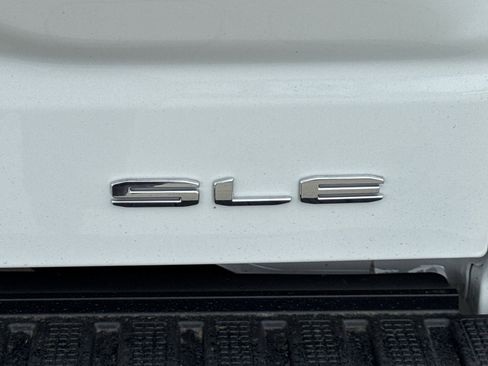 New 2026 GMC Sierra 1500 SLE image 12