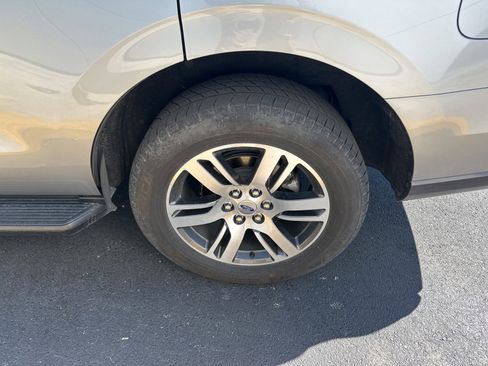 Certified 2024 Ford Expedition Limited image 7