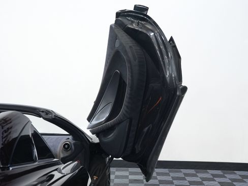 Used 2020 McLaren 600LT Spider RWD image 31