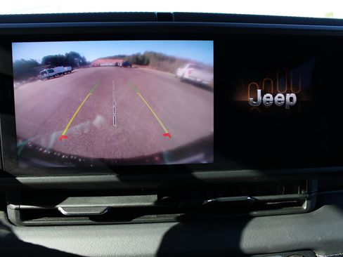 Used 2025 Jeep Wrangler Unlimited Rubicon image 25