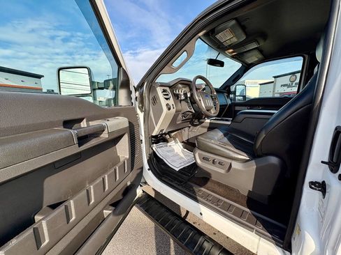 Used 2015 Ford F350 Lariat image 10