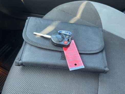 Used 2013 Ford Focus SE w/ SE Winter Pkg image 34