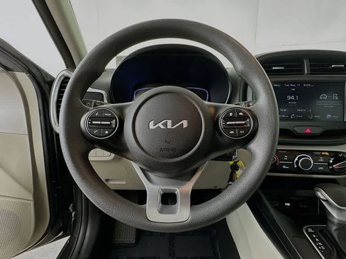 Used 2025 Kia Soul LX FWD image 14
