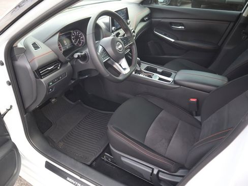 Used 2025 Nissan Sentra SR w/ Lighting Package image 13