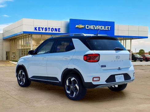 Used 2025 Hyundai Venue Limited FWD image 5