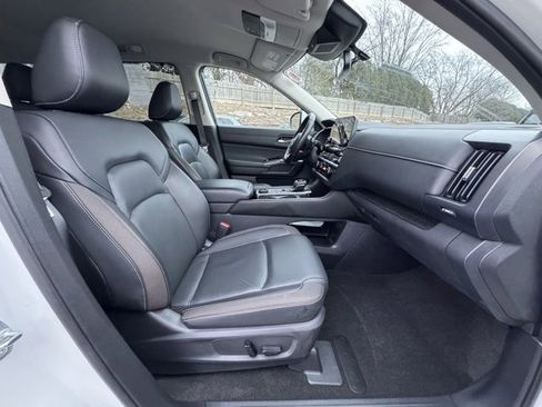 Used 2022 Nissan Pathfinder SL image 7