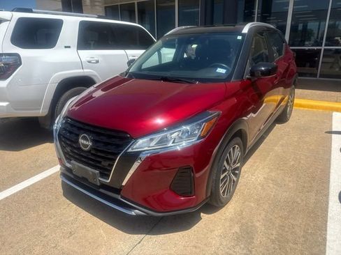 Used 2023 Nissan Kicks SV FWD image 3
