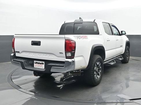 Used 2018 Toyota Tacoma TRD Off-Road image 6