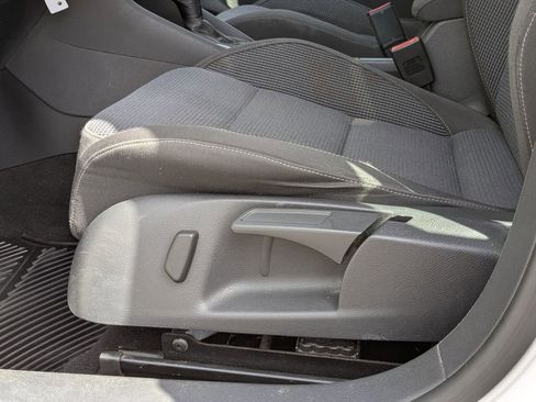 Used 2014 Volkswagen Golf 4-Door FWD image 13